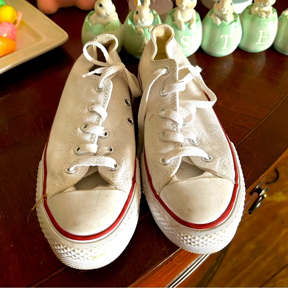 White converse size 2 very little use